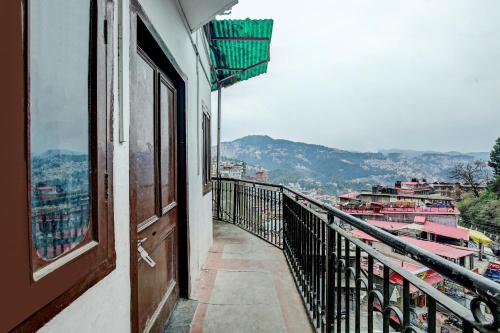 Ein Balkon oder eine Terrasse in der Unterkunft OYO Hotel Inderprasth