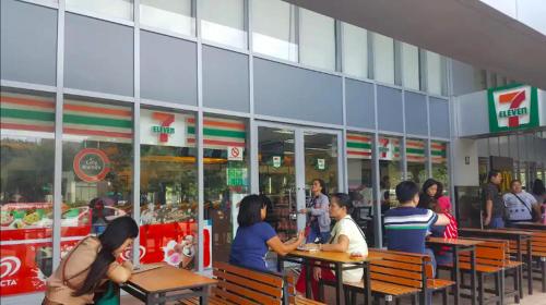 Lapu Lapu CityにあるFully Furnished Condo in Mactan Newtown with WIFI -Infinity Poolのギャラリーの写真