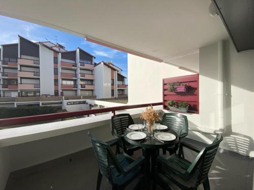 Appartement avec Piscine, Terrasse et Parking à Capbreton, Proche du Port - FR-1-413-198