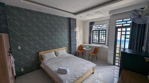 a bedroom with a bed with a green wall at Marki Home 2 in Ho Chi Minh City