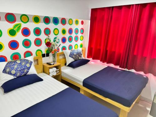 Letto o letti in una camera di Manila Lounge