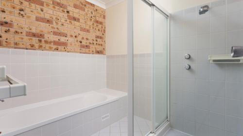 Ein Badezimmer in der Unterkunft Quiet and Private Duplex
