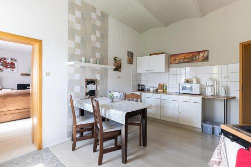 a kitchen with a table and chairs in a room at Ferienwohnung Baatz in Lehnin