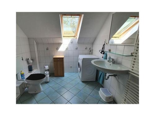 Et badeværelse på Friesenblick Comfortable holiday residence