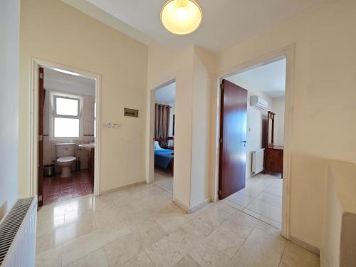 an empty room with a hallway with a bathroom at Villa Rosalia in Coral Bay