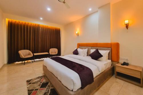 Ένα ή περισσότερα κρεβάτια σε δωμάτιο στο Hotel Pines & Peaks Dalhousie