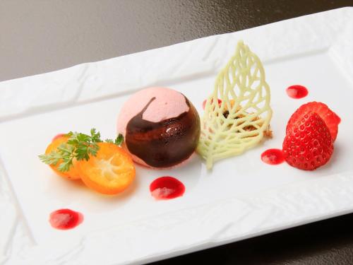 a white plate topped with different types of desserts at Saikatei Jidaiya in Kaminoyama