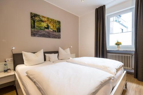 a bedroom with two beds and a window at Hotel-Restaurant Ruland in Altenahr
