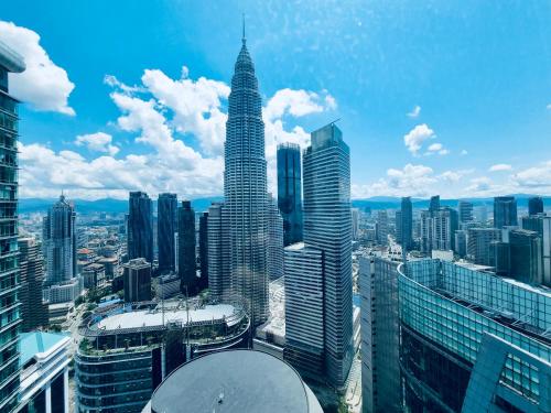 a view of a city skyline with a tall skyscraper at Sky Suites KLCC by Luna KL in Kuala Lumpur