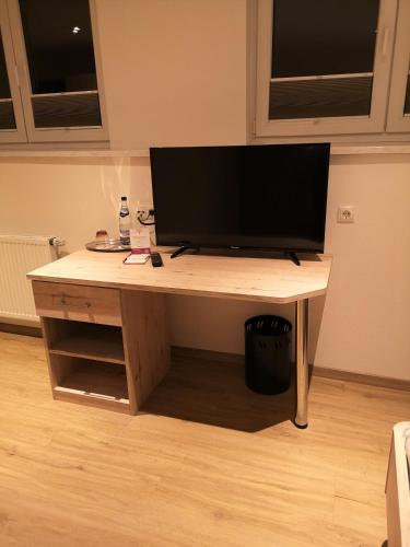 a wooden desk with a television on top of it at Hotel-Restaurant Ruland in Altenahr