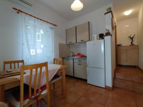 Apartment 4756-1 for 3 pers. in Vinišce