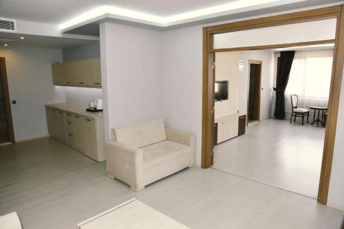 Televisyen dan/atau pusat hiburan di Cevaher Hotel & Suıtes