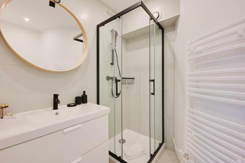 Bright modern studio for 2P - La Defense