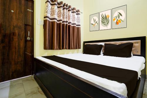 Postel nebo postele na pokoji v ubytování Hotel O Maa Annapurna