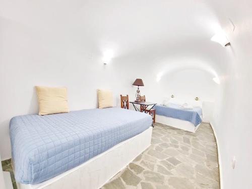 Postel nebo postele na pokoji v ubytování Karpimo Vineyard Villa with Heated Pool