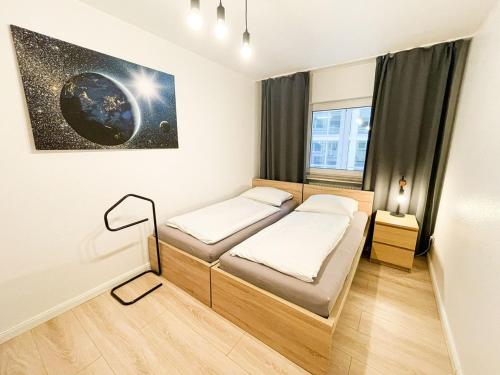 1 Schlafzimmer mit 2 Betten in einem Zimmer in der Unterkunft Ambiente Apartment in Bremen