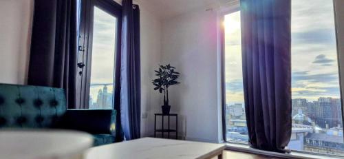 En eller flere senge i et værelse på Manchester Penthouse- 2 Bedroom