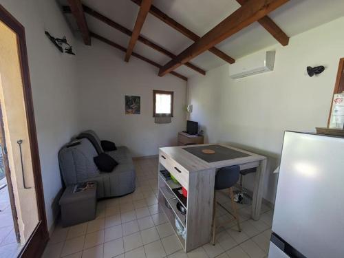 Khu vực ghế ngồi tại Petite Maison terrasse privée St Martin d'Ardèche