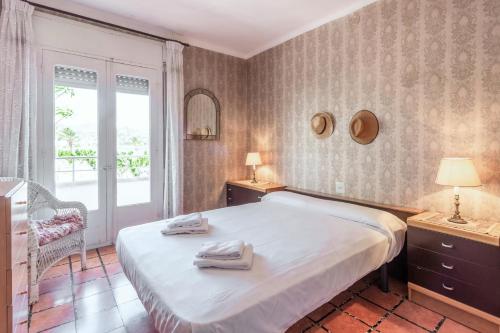 Postel nebo postele na pokoji v ubytování Port Llançà 31 - apartamento con vistas al mar