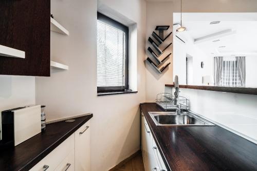 Kuchyň nebo kuchyňský kout v ubytování Przno Apartments by In Property
