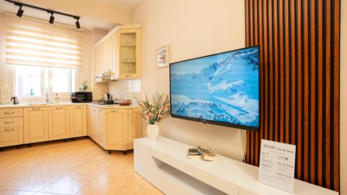 Televisyen dan/atau pusat hiburan di Urban Gem Apt - Tirana