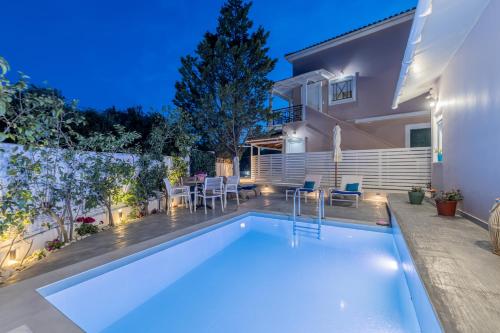 Soso's Garden Villa with Private Pool