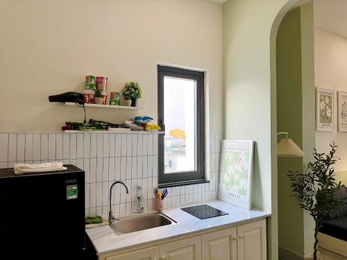 Kuchyň nebo kuchyňský kout v ubytování Corgi House Danang