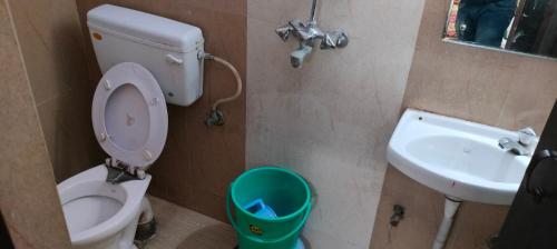 Un baño de Hotel Shaurya