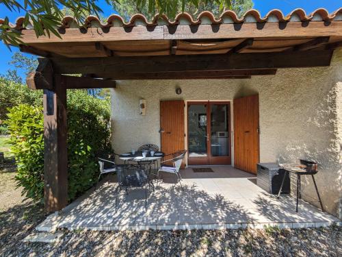 Ban công/sân hiên tại Petite Maison terrasse privée St Martin d'Ardèche