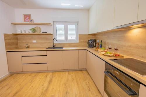 Kuchyň nebo kuchyňský kout v ubytování Apartment Biokovo Residence J