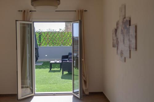 a room with a sliding glass door to a yard at Elysium Affittacamere in Mazara del Vallo