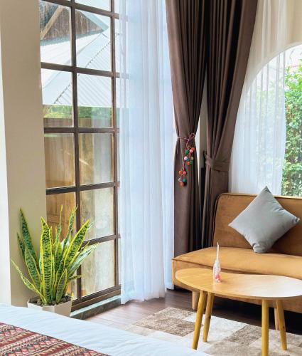 a living room with a couch and a window at Love House Homestay SAPA in Sa Pa