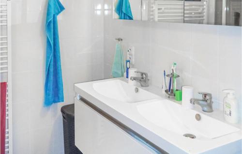 bagno con 2 lavandini e specchio di Vijverdorp - Type Waterlelie a Rekem