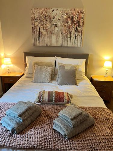 Postel nebo postele na pokoji v ubytování Lilac Cottage