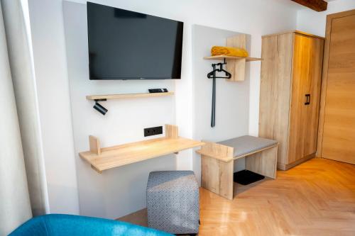 a living room with a tv on a wall at Zum Lenz in Langau