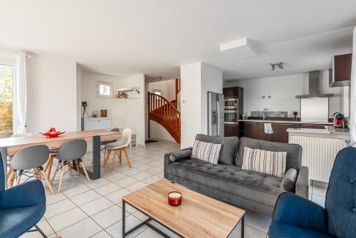 Lake House 4 Bedroomed near Disneyland Paris