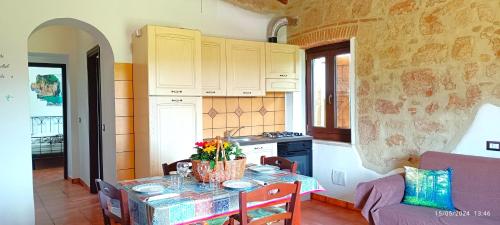A kitchen or kitchenette at Casavacanze Pergolino, appartamenti ad uso esclusivo