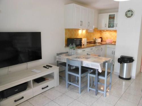 Photo de la galerie de l'établissement VILLA 3 PCS VERANDA 43m2 + TERRASSE 60m2 REF 4040, à Le Castellas