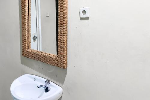 Koupelna v ubytování Villa d'Oasis 2 Puncak Mitra RedDoorz