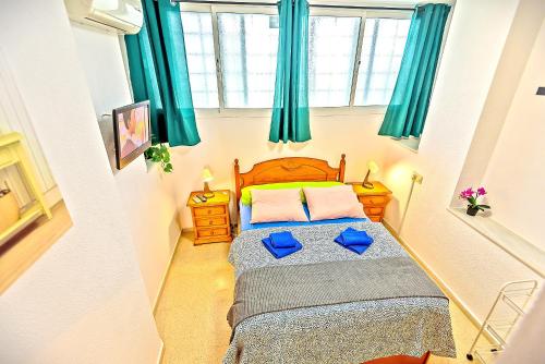 Mercado Abastos Central Apartment房間的床