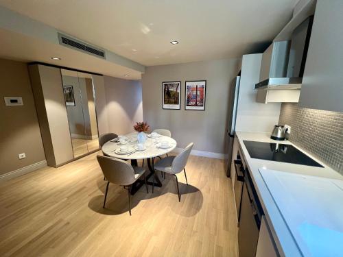 Cucina o angolo cottura di Weingart Suites Hotel