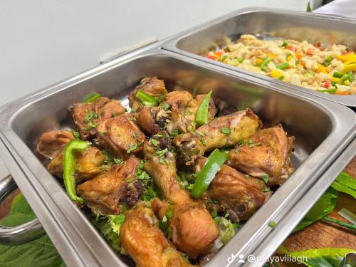 ホテルの敷地内または近くでの食事または食べ物