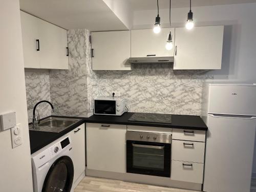 Kuchyň nebo kuchyňský kout v ubytování Apartement95
