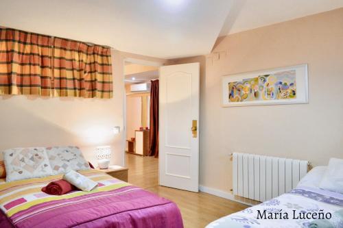 Postel nebo postele na pokoji v ubytování One bedroom apartement with furnished terrace and wifi at Caceres