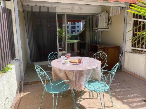 Sol-y-Days Los Amigos, Studio 4 couchages en rez-de-jardin, avec grande terrasse et parking, à 250m de la plage