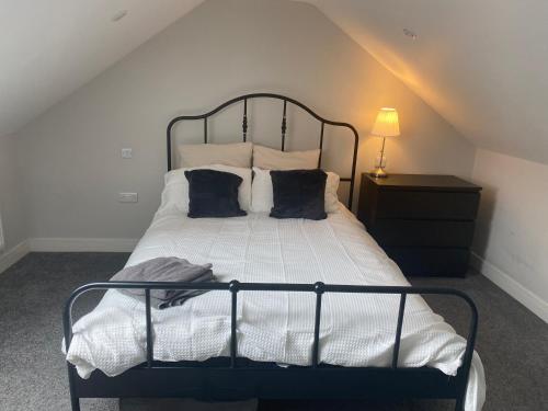 Un pat sau paturi într-o cameră la Swane villa