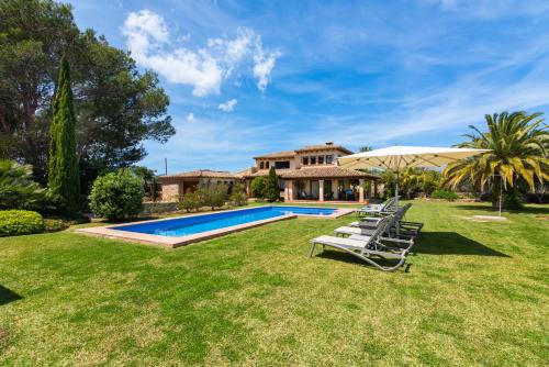 MOLINER PREMIUM VILLA by MAINVILLAS your home a 5-minute drive from LLenaire Beach