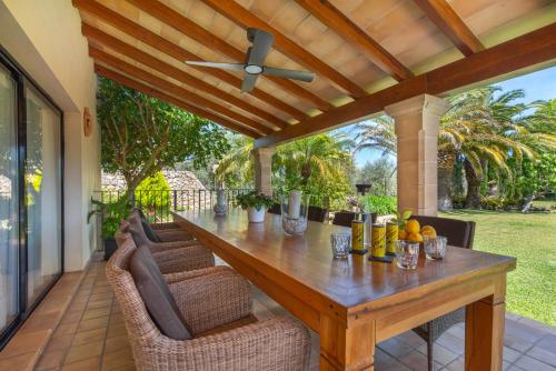 MOLINER PREMIUM VILLA by MAINVILLAS your home a 5-minute drive from LLenaire Beach