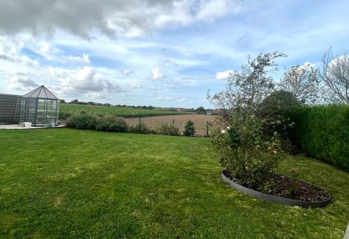 Taman di luar Gîte de groupe au cœur des Monts de Flandres
