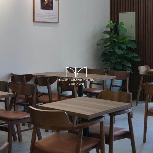 Restoran atau tempat lain untuk makan di Moshi Grand Hotel